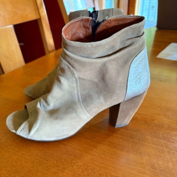 Fly London Ankle Boots - Picture 1 of 3